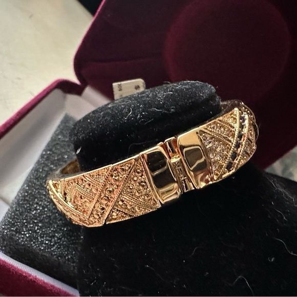 Camrose and Kross gold toned bangle - Picture 4 of 10